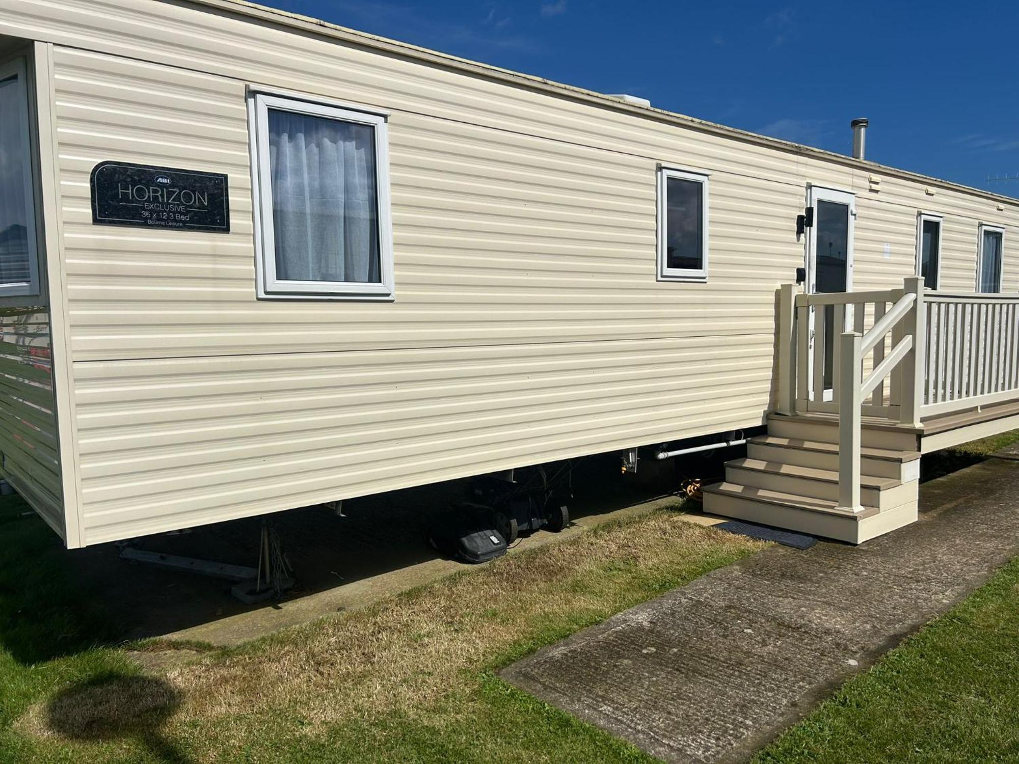 Blue Dolphin Holiday Park Gristhorpe Екстериор снимка