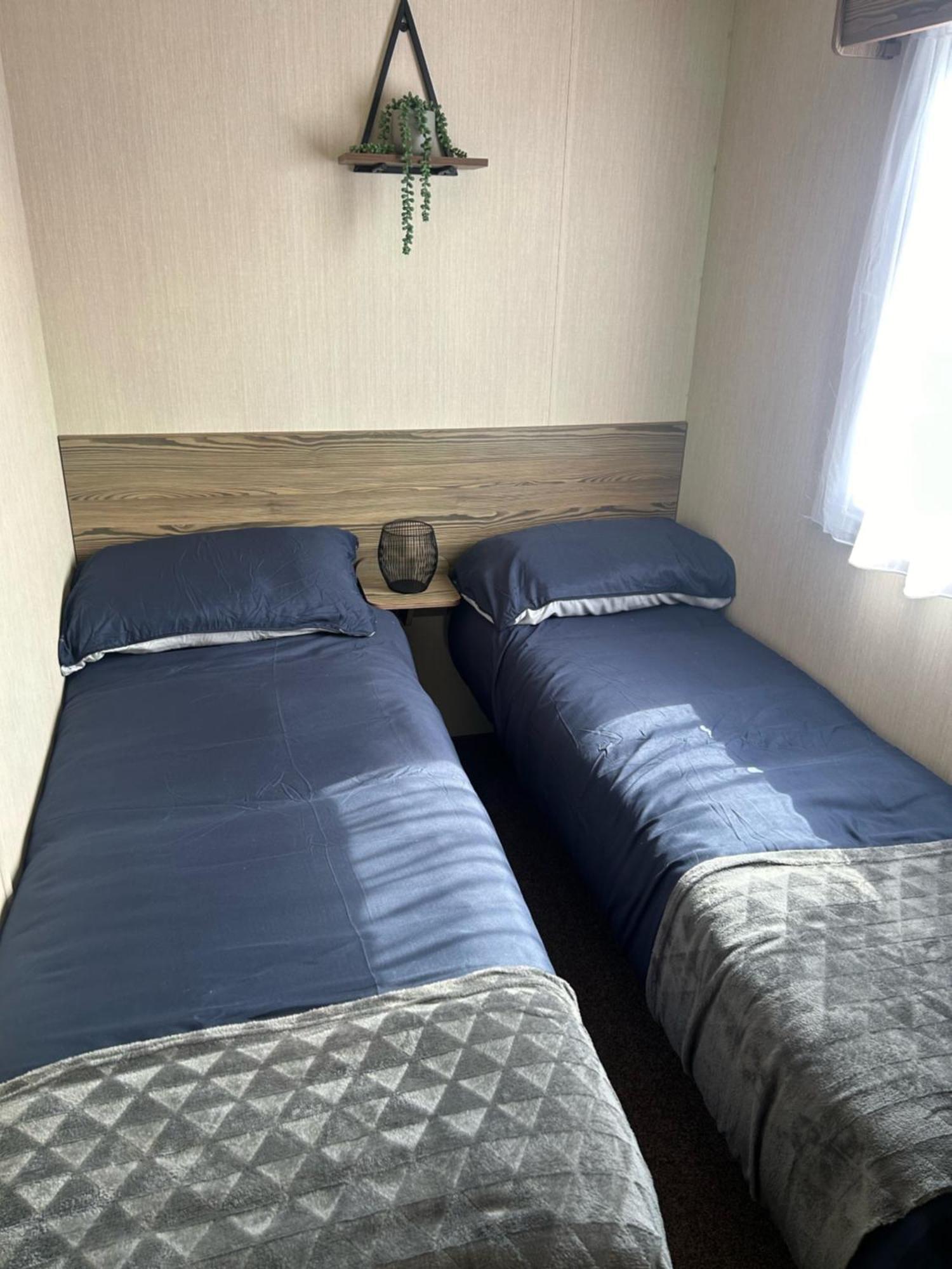 Blue Dolphin Holiday Park Gristhorpe Екстериор снимка