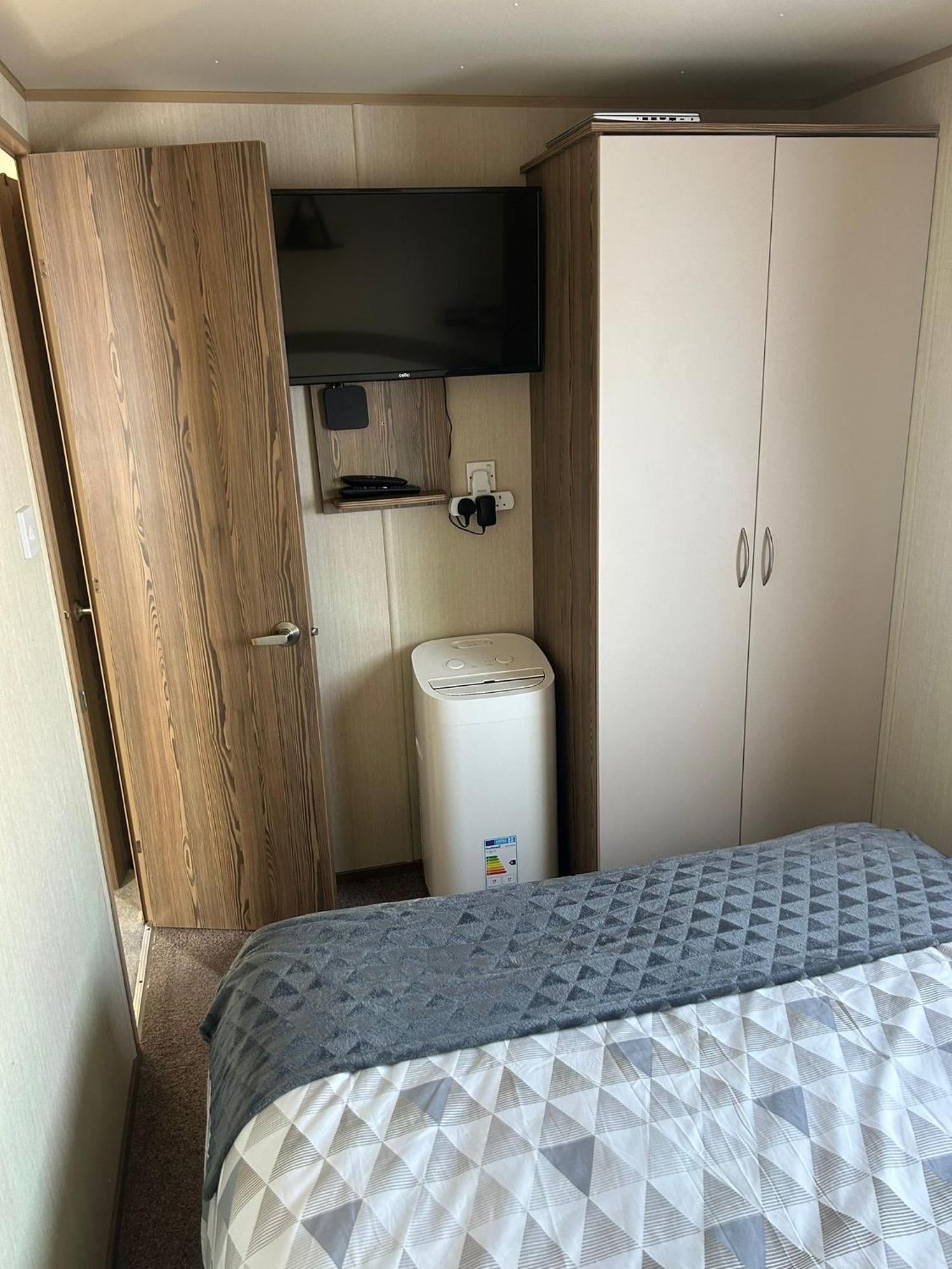 Blue Dolphin Holiday Park Gristhorpe Екстериор снимка